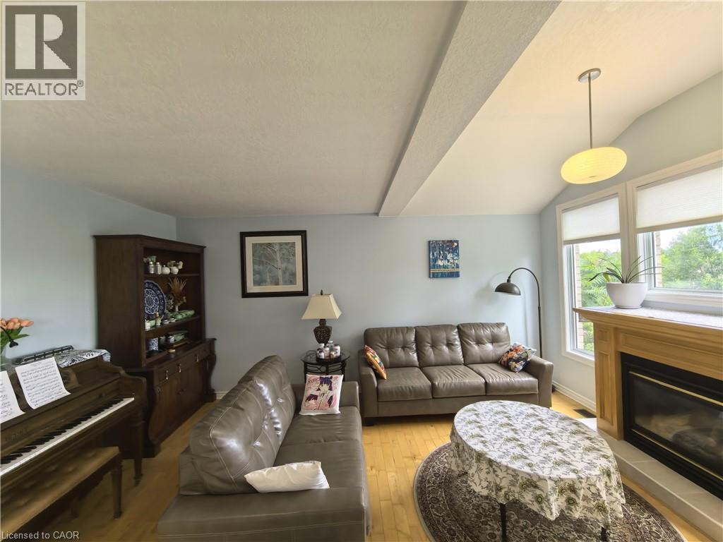 728 Munich Circle, Waterloo, Ontario  N2V 2N6 - Photo 4 - 40856499