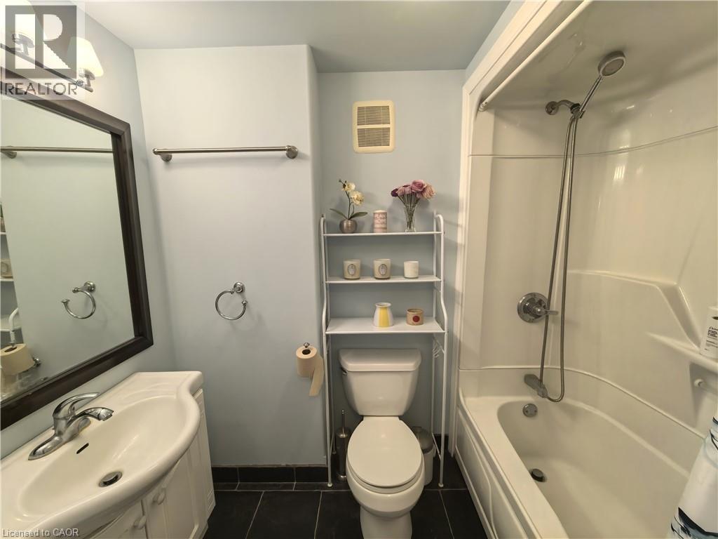 728 Munich Circle, Waterloo, Ontario  N2V 2N6 - Photo 19 - 40856499