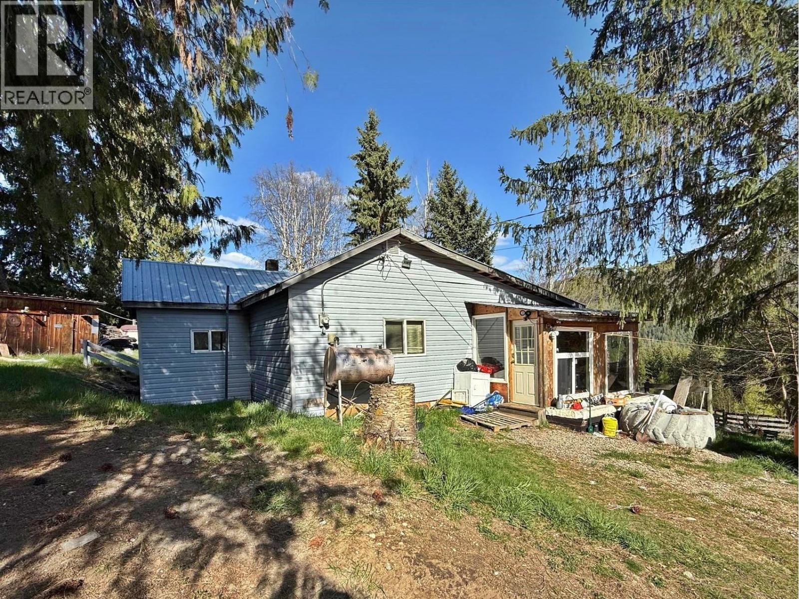 3437 Yellowhead Highway, Vavenby, British Columbia