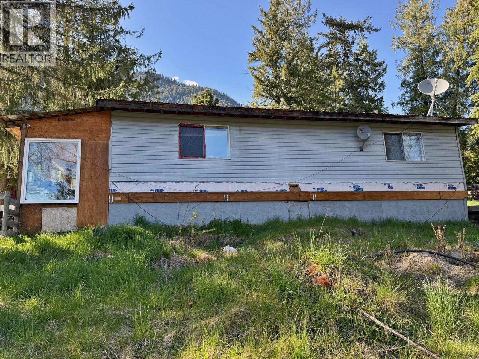 3437 Yellowhead Highway, Vavenby, British Columbia  V0E 3A0 - Photo 14 - 10388511