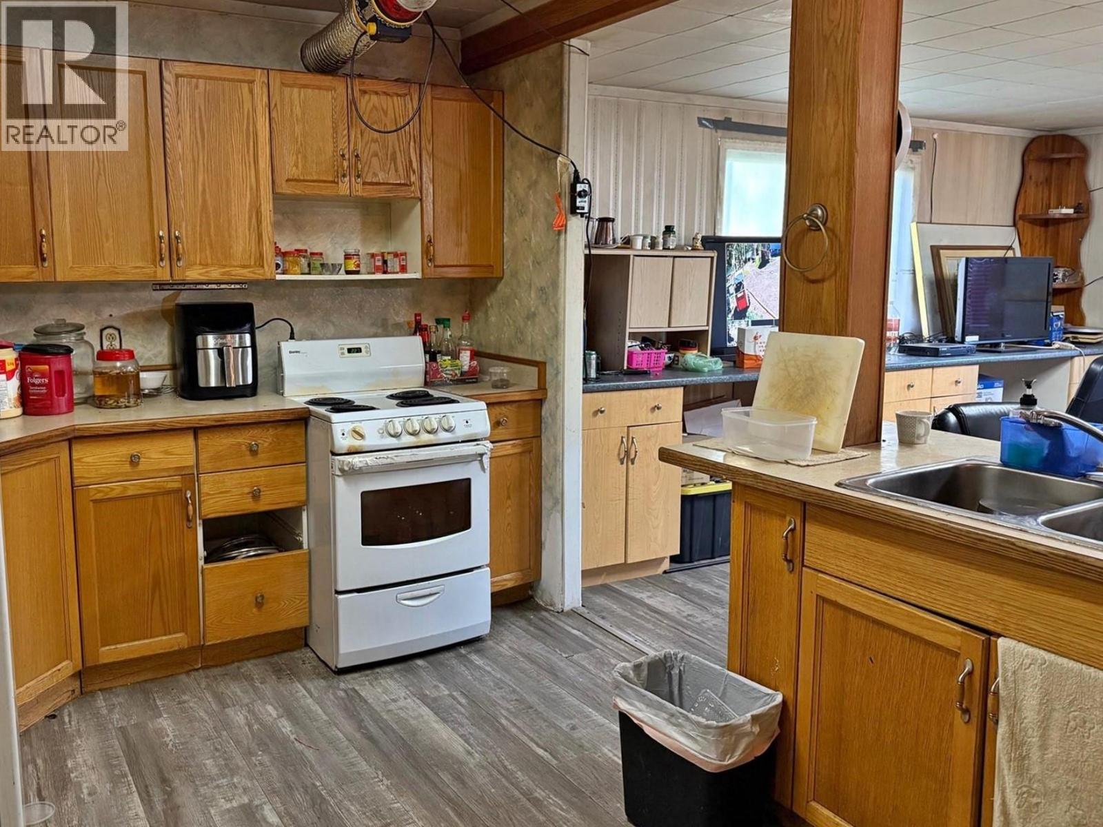 3437 Yellowhead Highway, Vavenby, British Columbia  V0E 3A0 - Photo 8 - 10388511