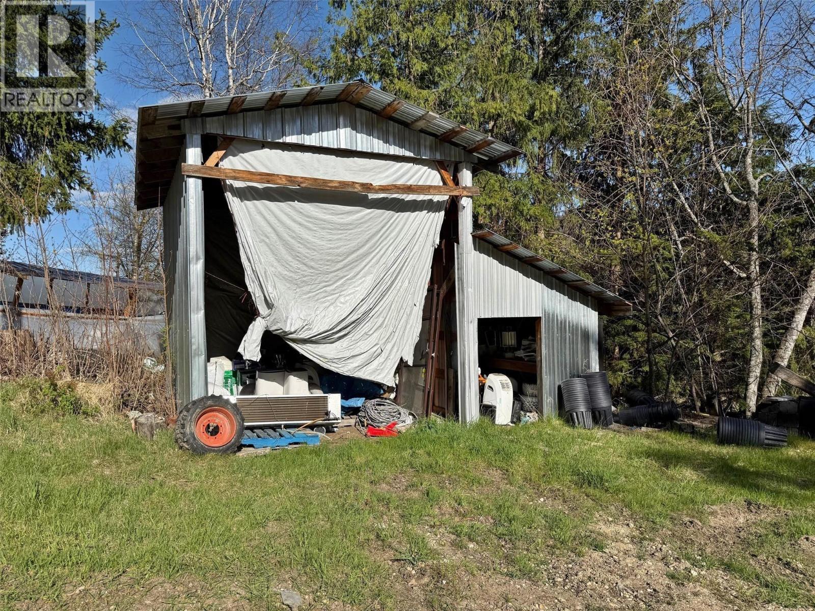 3437 Yellowhead Highway, Vavenby, British Columbia  V0E 3A0 - Photo 16 - 10388511
