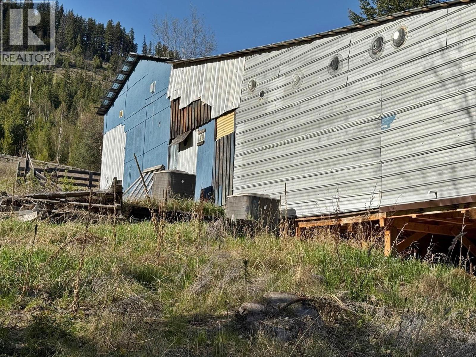 3437 Yellowhead Highway, Vavenby, British Columbia  V0E 3A0 - Photo 18 - 10388511