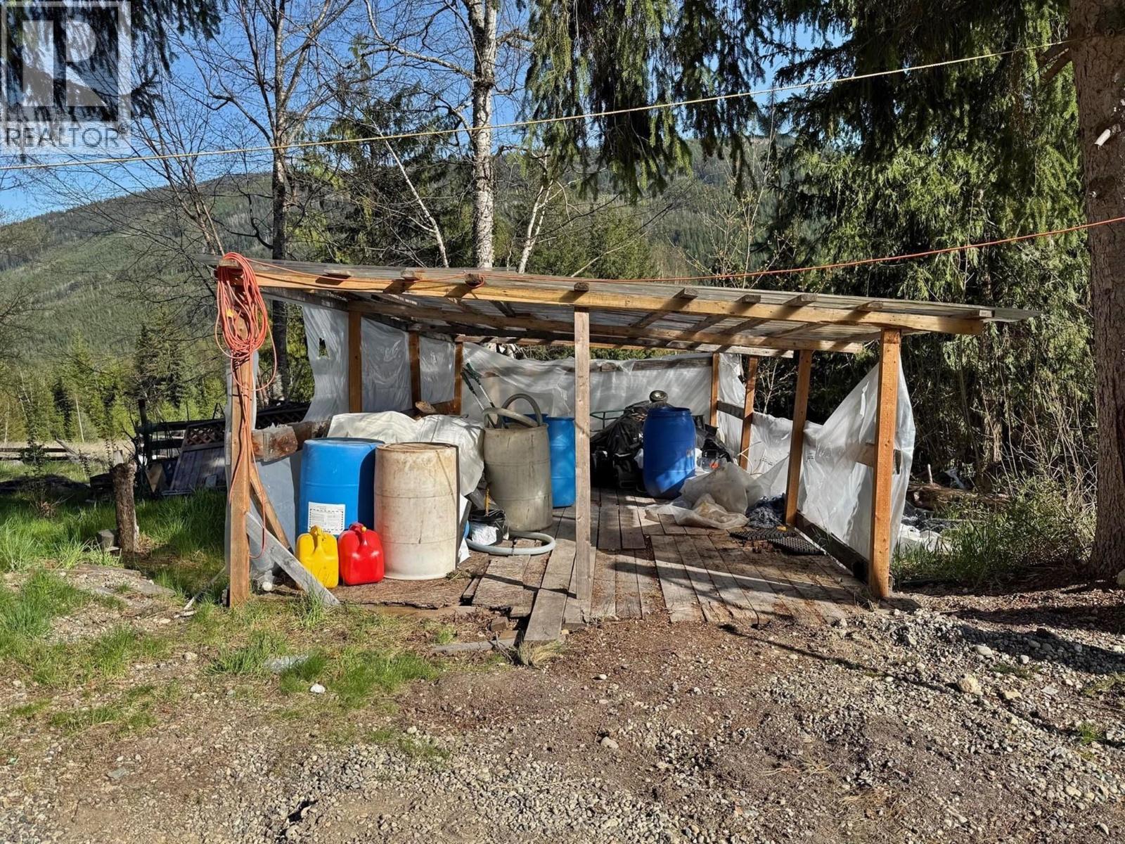 3437 Yellowhead Highway, Vavenby, British Columbia  V0E 3A0 - Photo 15 - 10388511