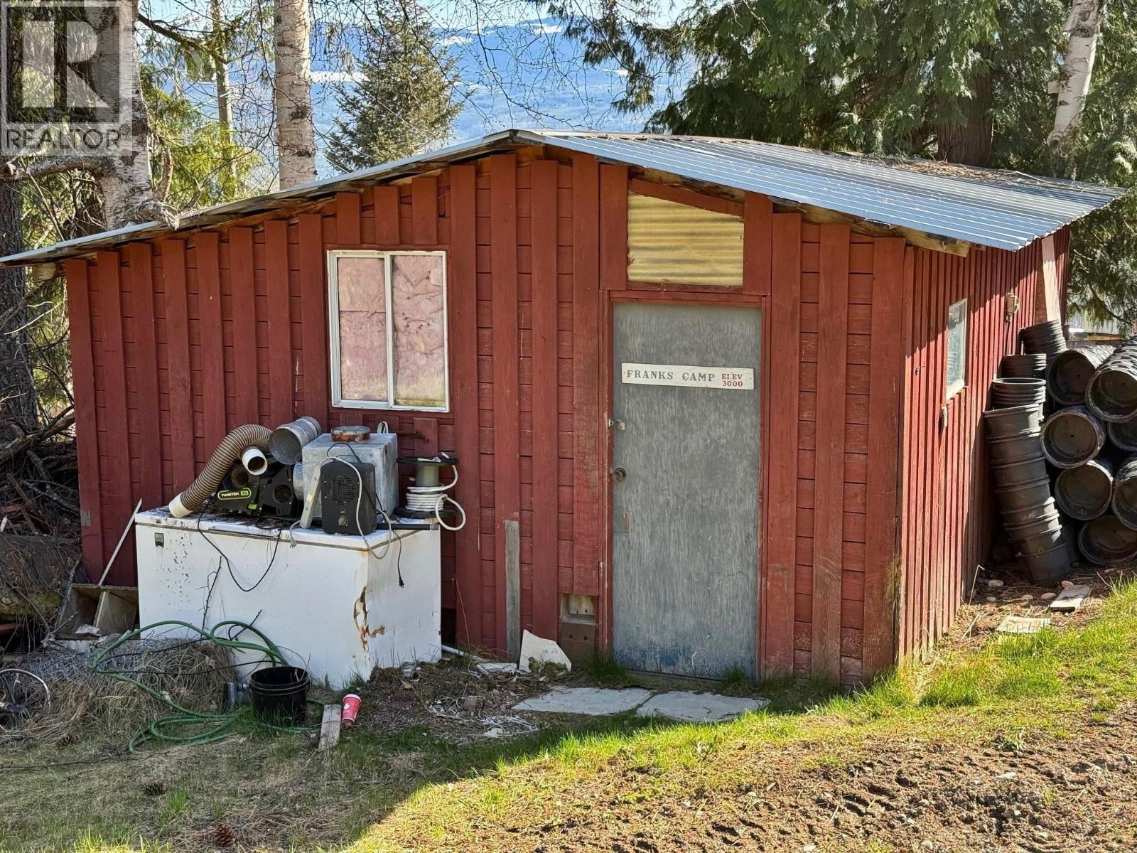 3437 Yellowhead Highway, Vavenby, British Columbia  V0E 3A0 - Photo 6 - 10388511