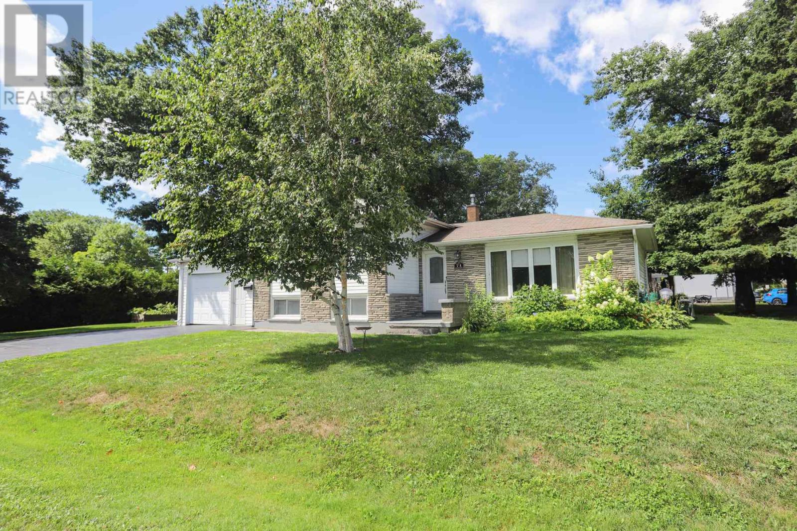 71 Dablon St, Sault Ste. Marie, Ontario  P6B 5E5 - Photo 2 - SM262236