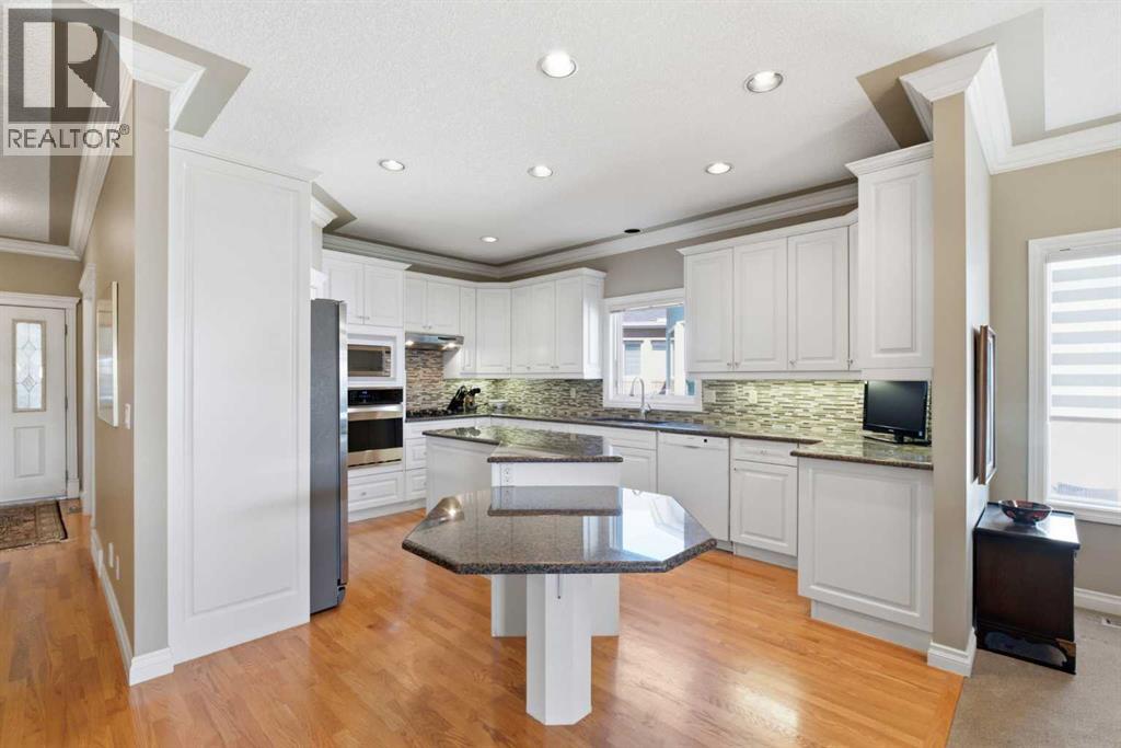 60 Prominence Point Sw, Calgary, Alberta  T3H 3E8 - Photo 4 - A2339682