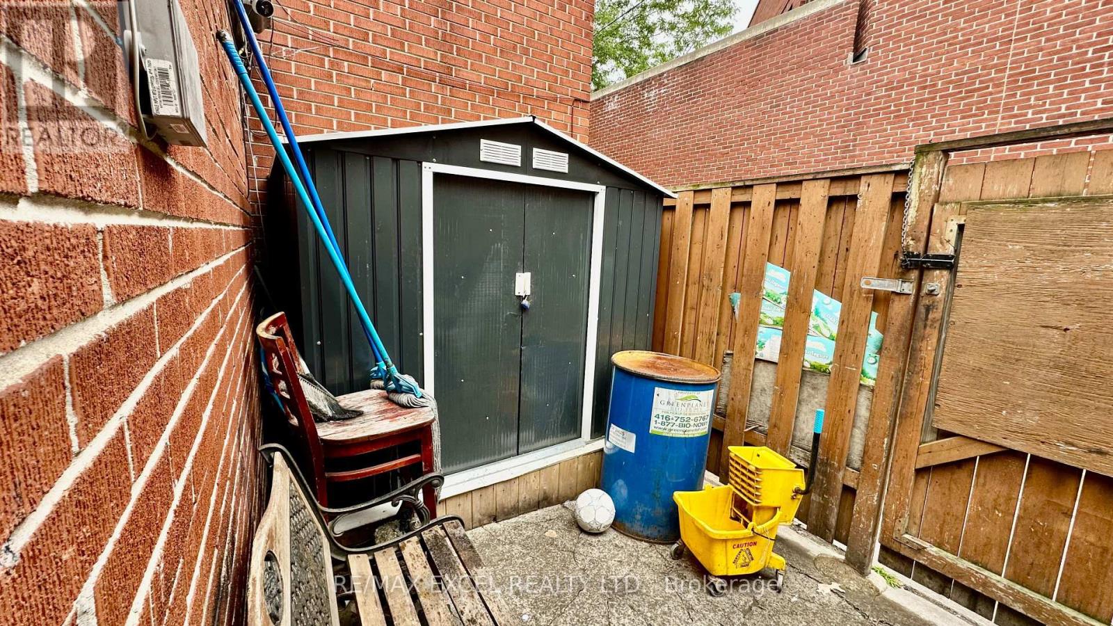 471 Danforth Avenue, Toronto, Ontario  M4K 1P1 - Photo 9 - E13699402