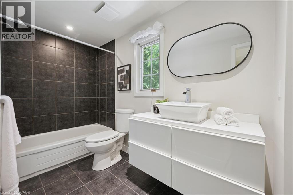 64 Allen Street W Unit# 1, Waterloo, Ontario  N2L 6H5 - Photo 31 - 40845014