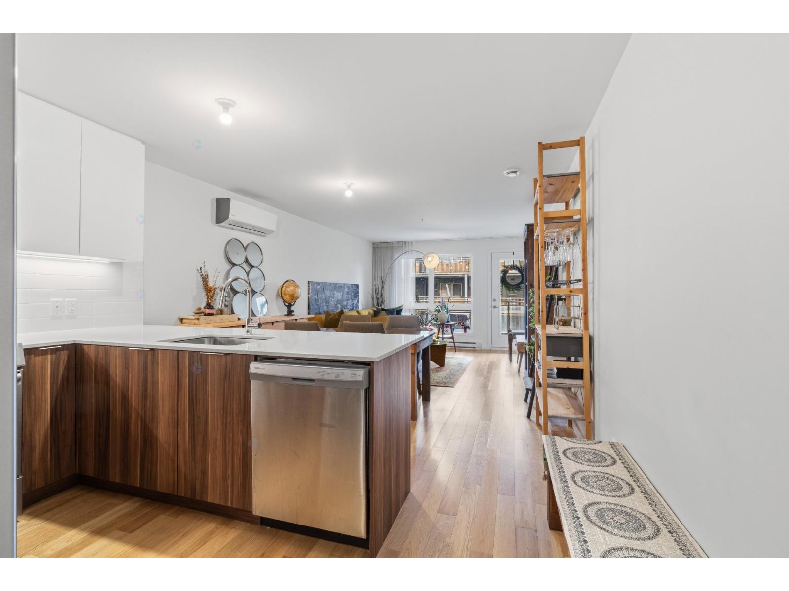 560 Rue Nicolet|#302 Montréal (Mercier/Hochelaga-Maisonneuve) Quebec Canada H1W0C2 5