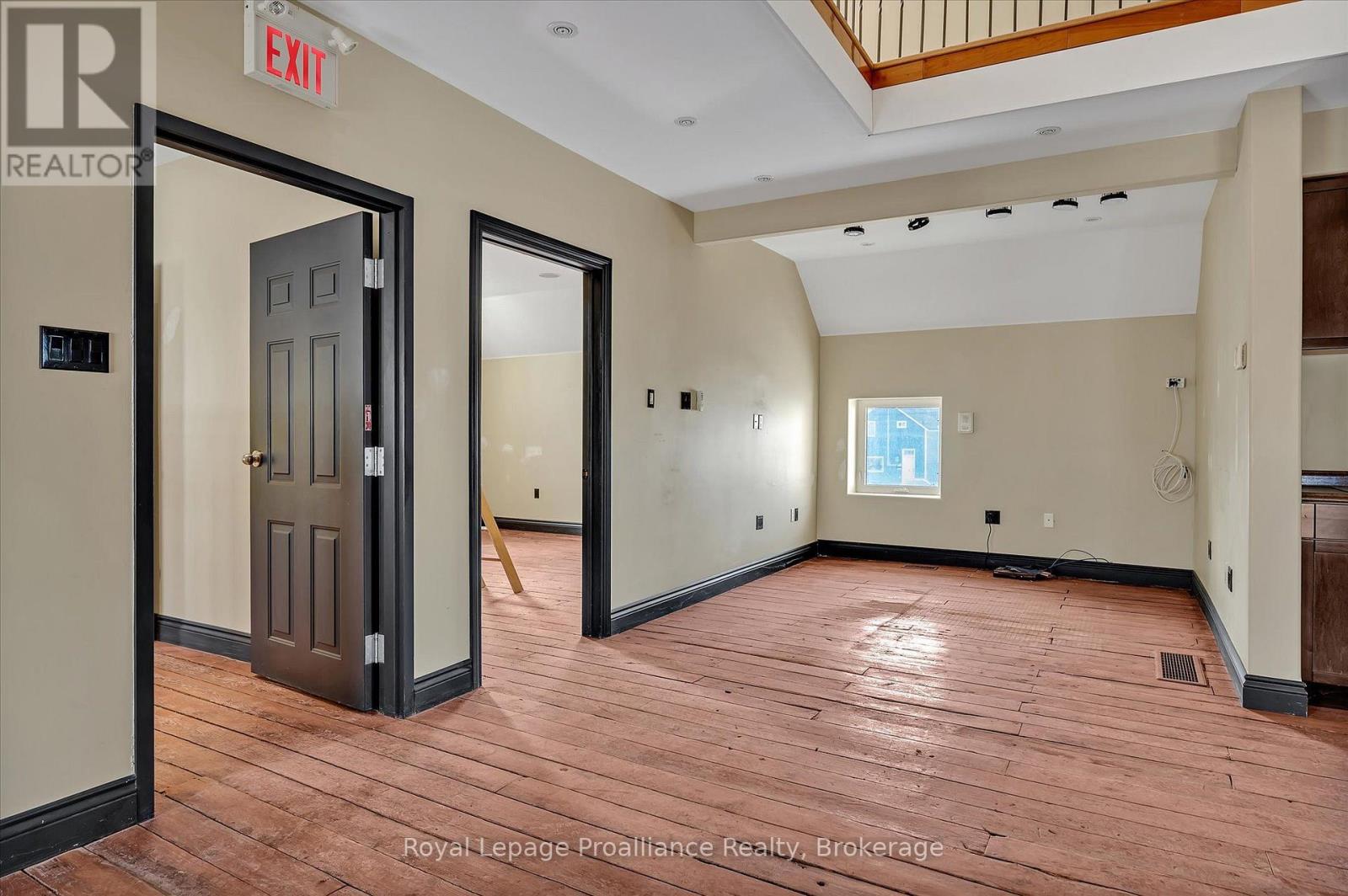Upper Unit - 255 Mcdonnel Street S, Peterborough, Ontario  K9H 2W2 - Photo 12 - X13686906