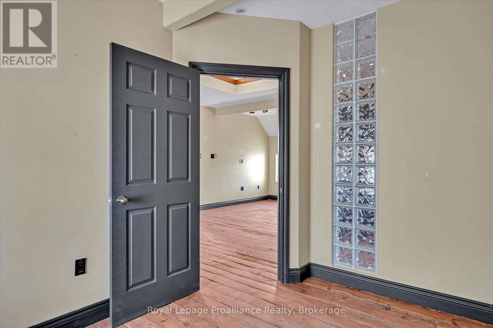 Upper Unit - 255 Mcdonnel Street S, Peterborough, Ontario  K9H 2W2 - Photo 6 - X13686906