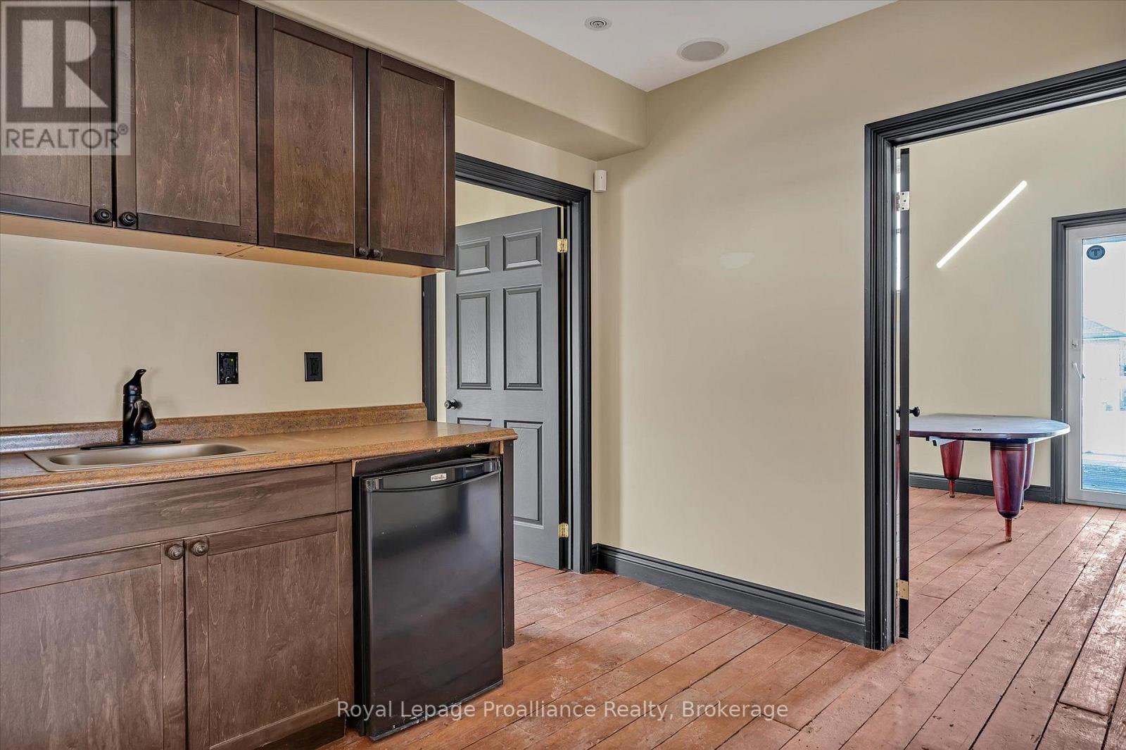 Upper Unit - 255 Mcdonnel Street S, Peterborough, Ontario  K9H 2W2 - Photo 7 - X13686906