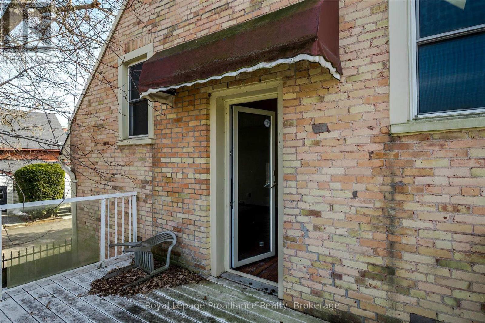 Upper Unit - 255 Mcdonnel Street S, Peterborough, Ontario  K9H 2W2 - Photo 9 - X13686906