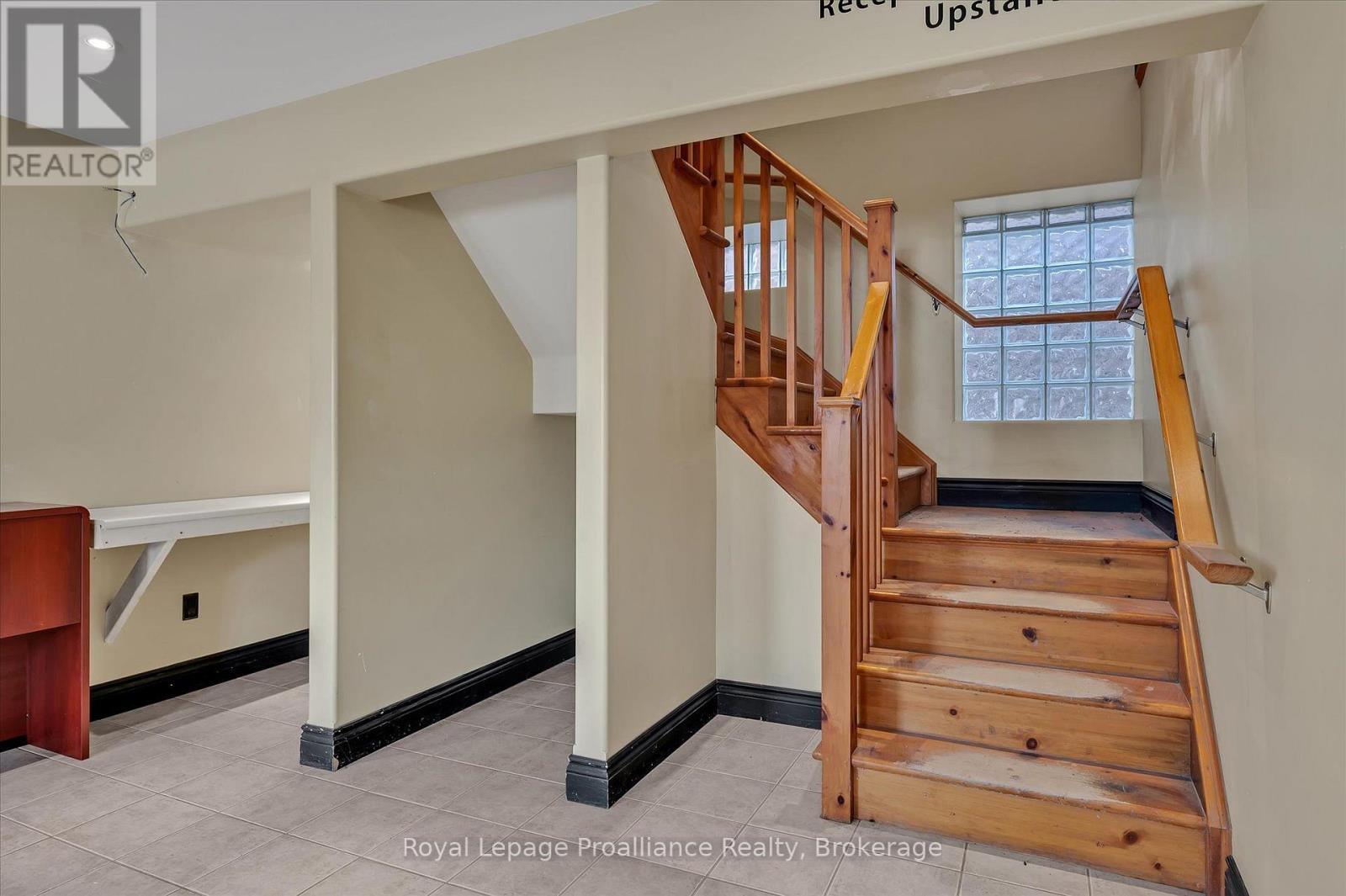 Upper Unit - 255 Mcdonnel Street S, Peterborough, Ontario  K9H 2W2 - Photo 8 - X13686906