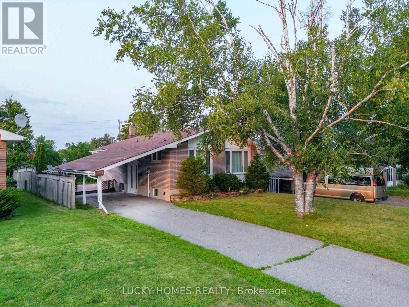 711 OTONABEE DRIVE, Peterborough, Ontario