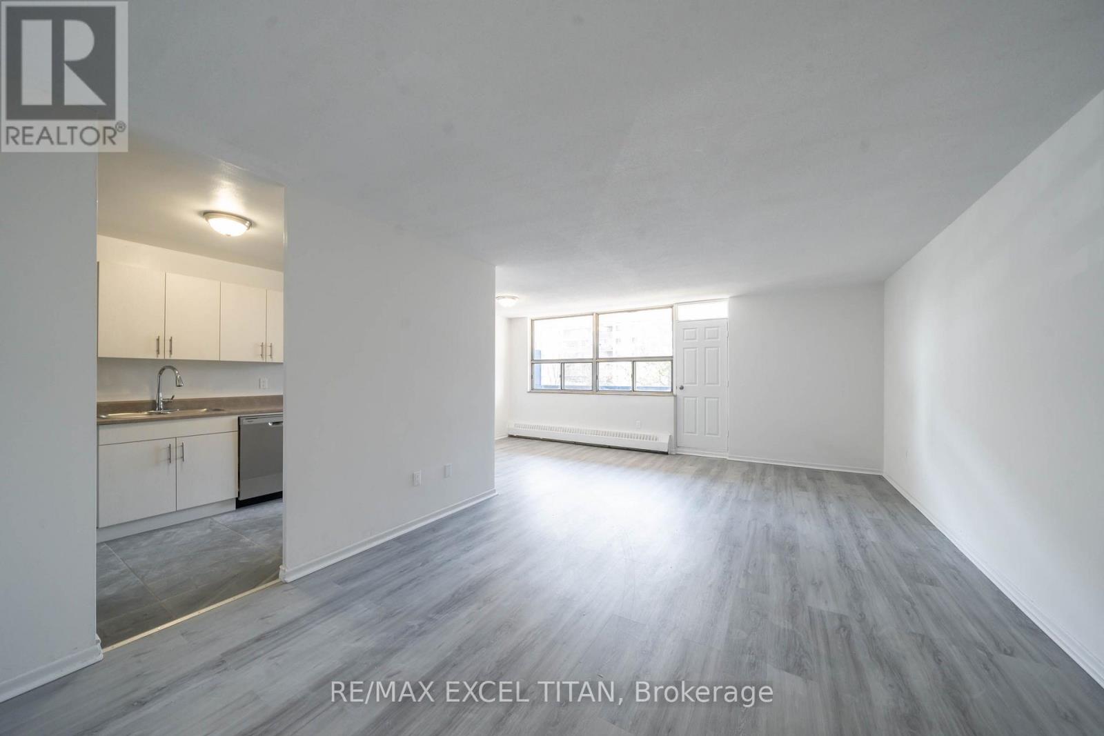 307 - 165 Cosburn Avenue, Toronto, Ontario  M4J 2L3 - Photo 6 - E13688504