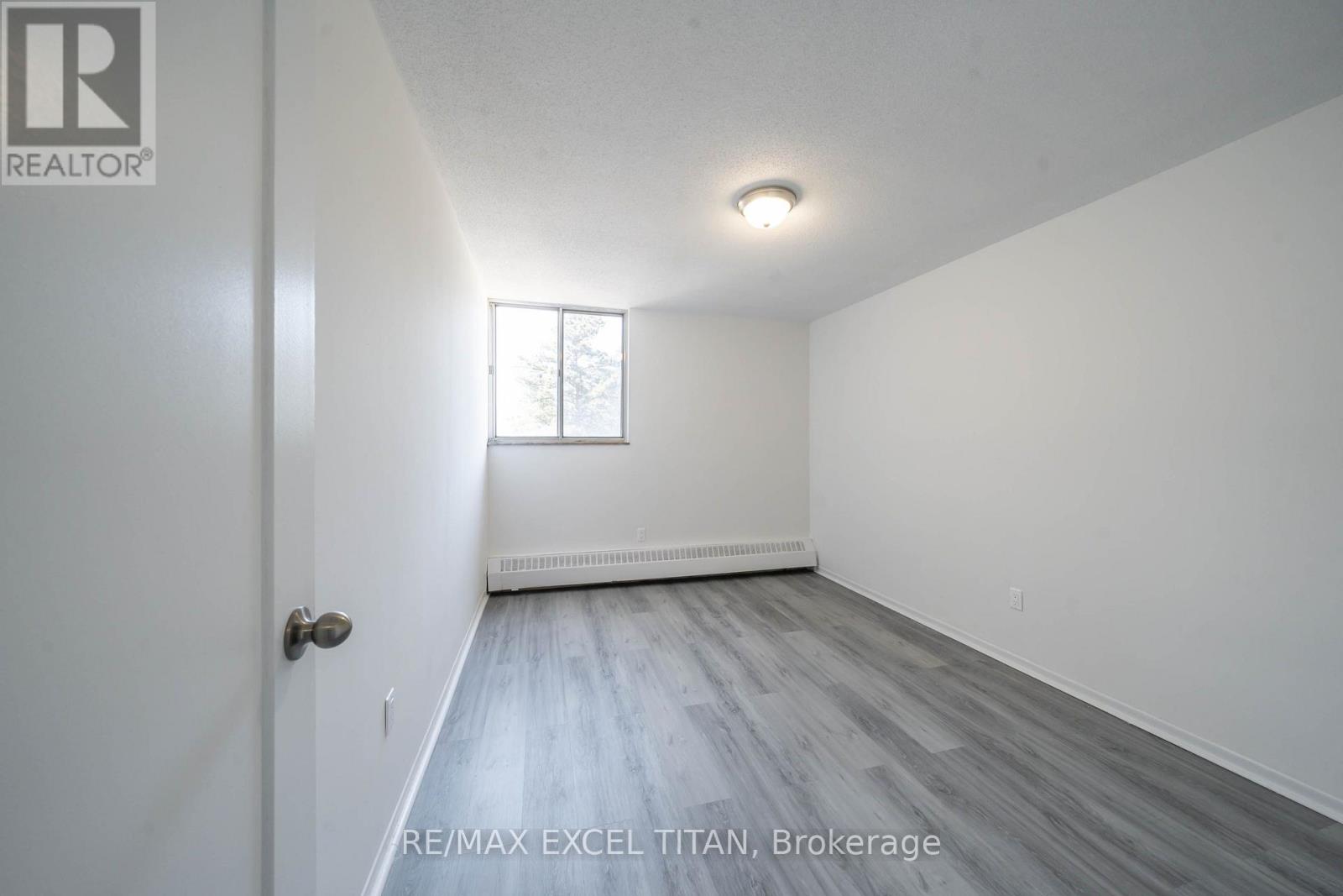 307 - 165 Cosburn Avenue, Toronto, Ontario  M4J 2L3 - Photo 7 - E13688504