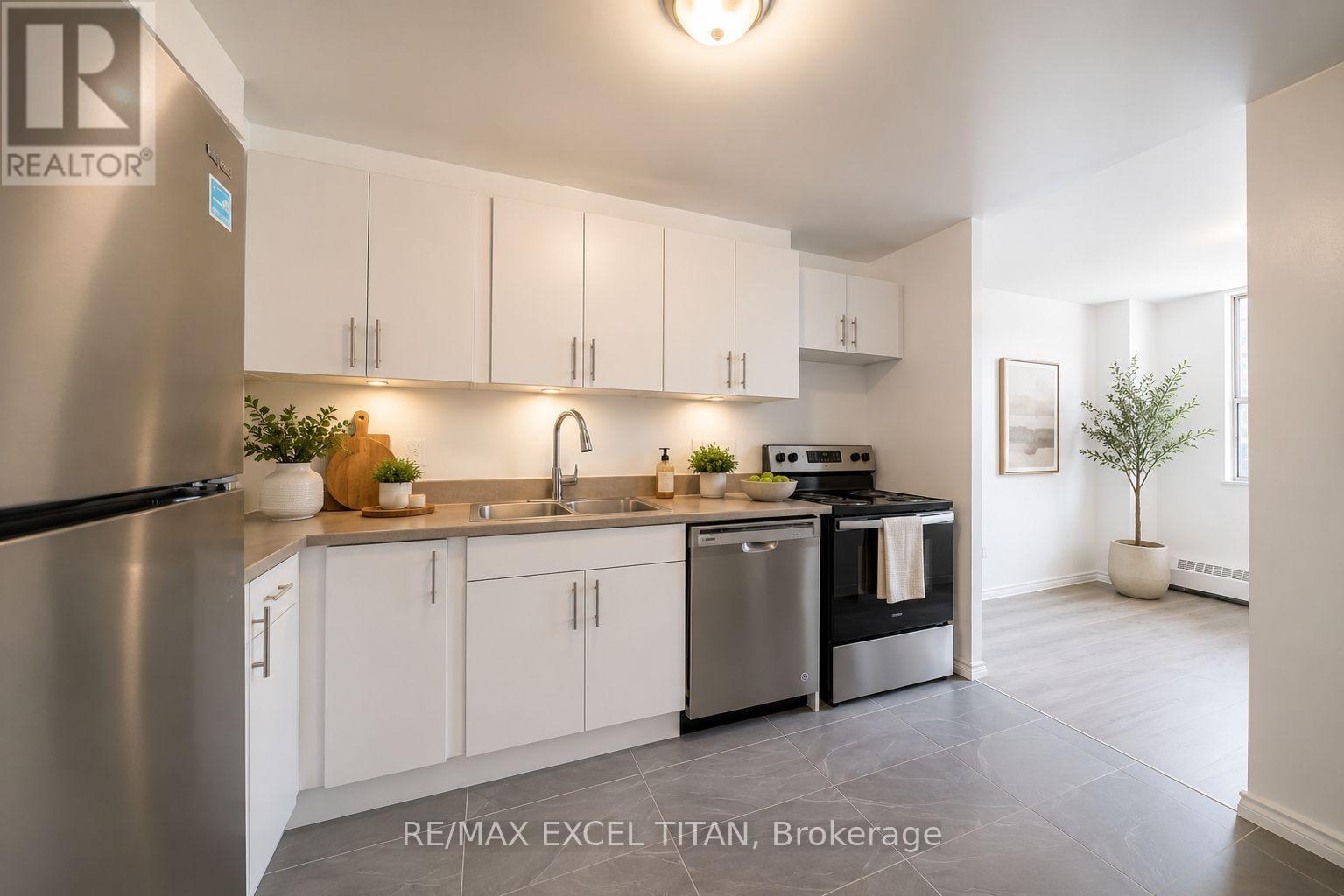 307 - 165 Cosburn Avenue, Toronto, Ontario  M4J 2L3 - Photo 8 - E13688504
