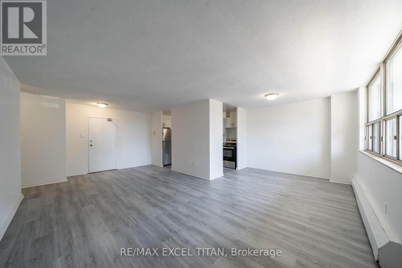 307 - 165 Cosburn Avenue, Toronto, Ontario  M4J 2L3 - Photo 4 - E13688504