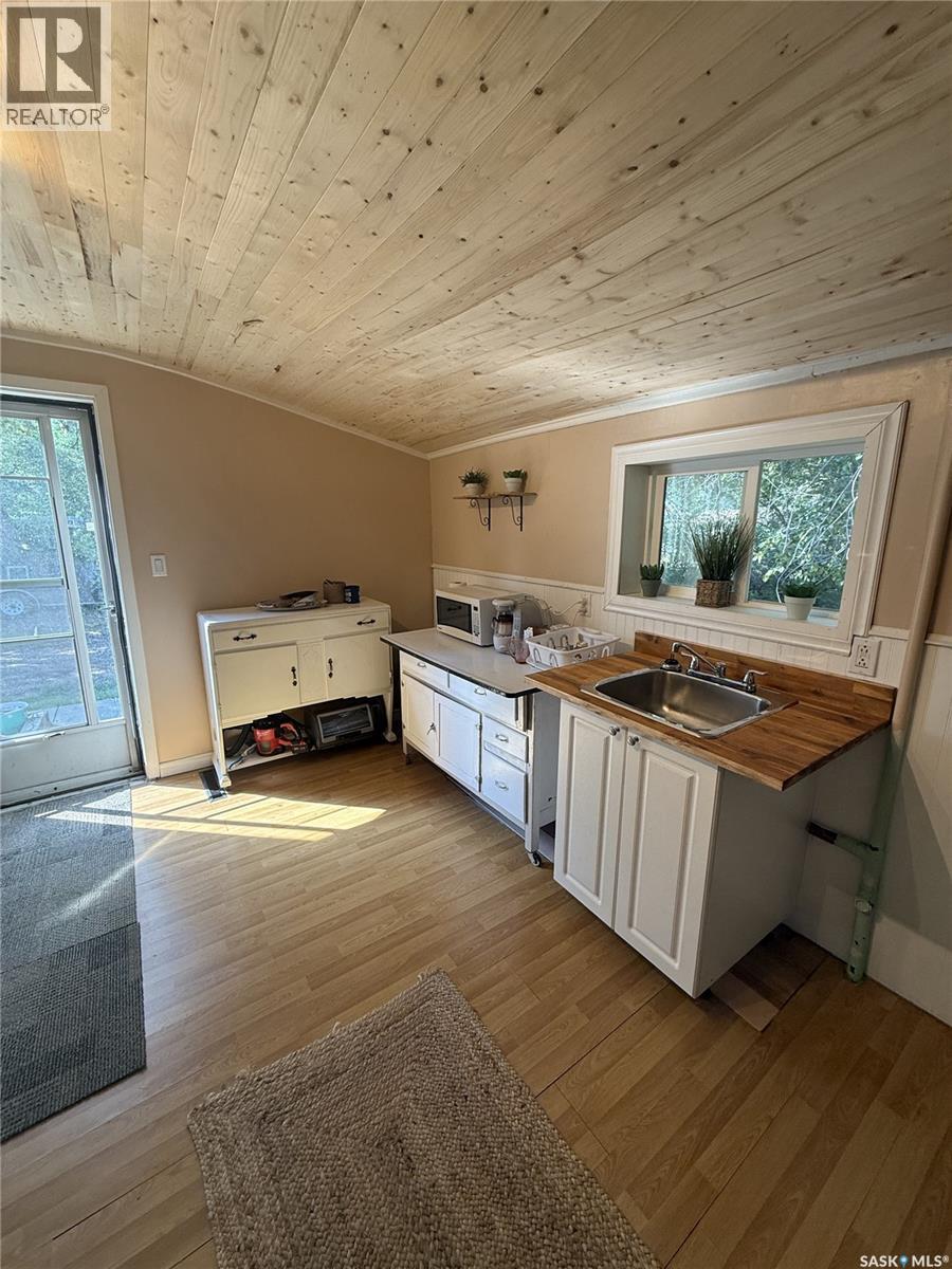 216 Spruce Avenue N, Eastend, Saskatchewan  S0N 0T0 - Photo 12 - SK046460