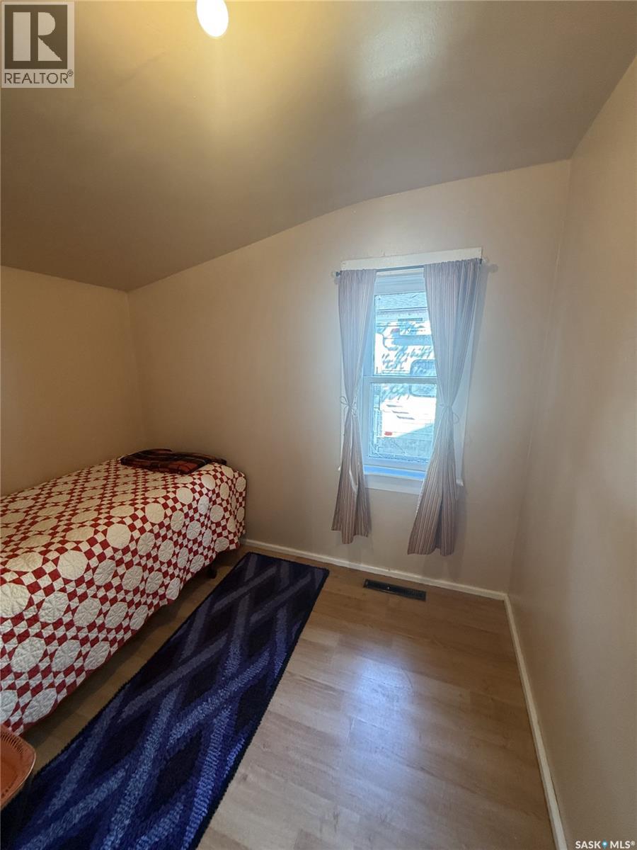 216 Spruce Avenue N, Eastend, Saskatchewan  S0N 0T0 - Photo 16 - SK046460