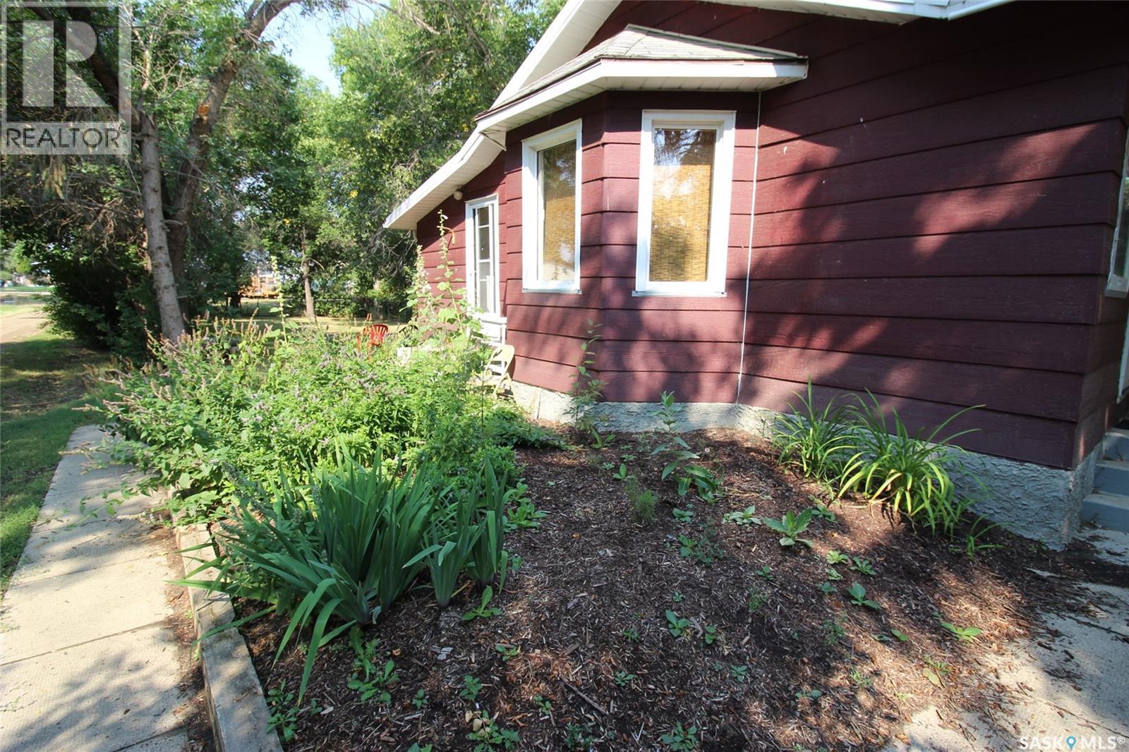 216 Spruce Avenue N, Eastend, Saskatchewan  S0N 0T0 - Photo 29 - SK046460