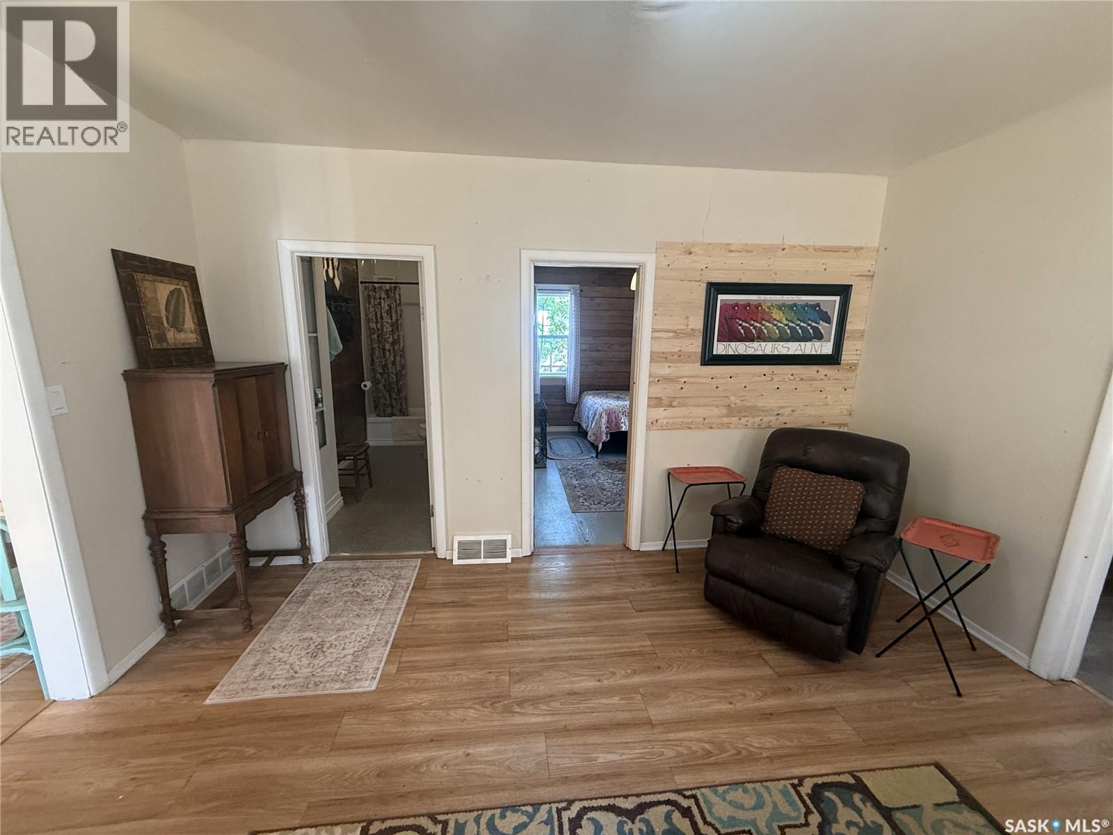 216 Spruce Avenue N, Eastend, Saskatchewan  S0N 0T0 - Photo 8 - SK046460