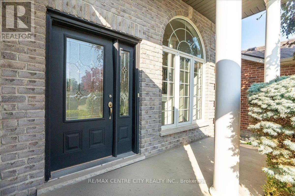 59 Bridle Path, Strathroy-Caradoc, Ontario  N7G 4K3 - Photo 3 - X13707326