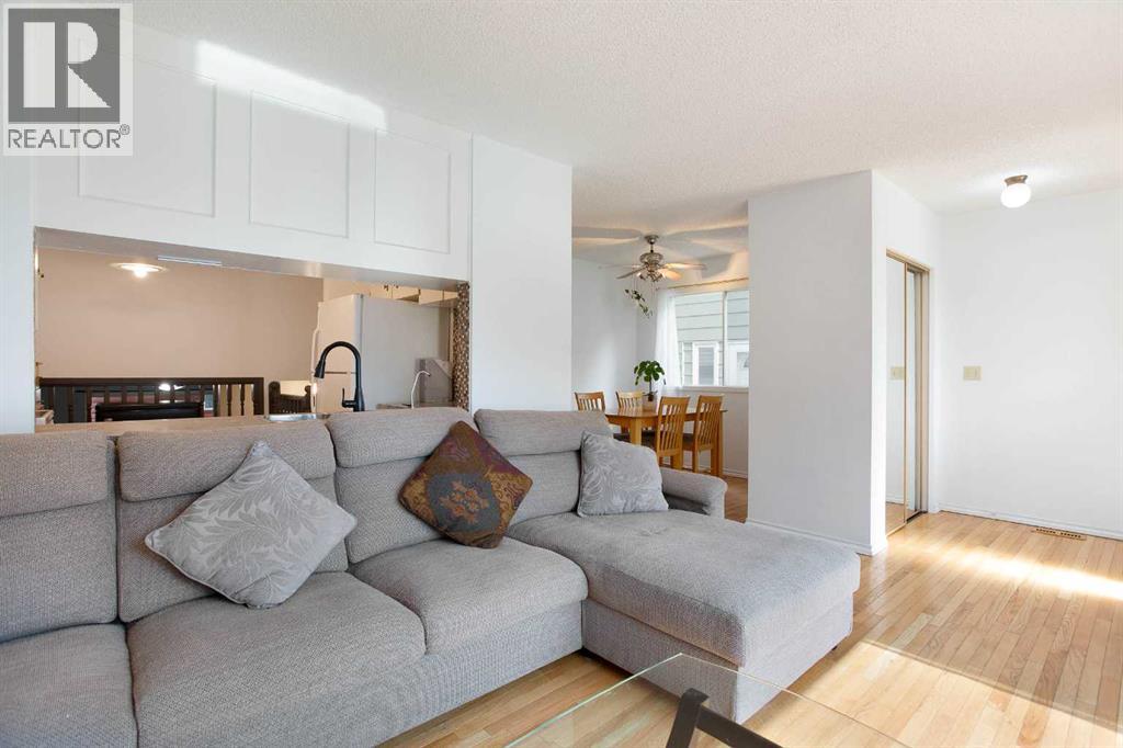 235 Templemont Drive Ne, Calgary, Alberta  T1Y 5A1 - Photo 5 - A2332574