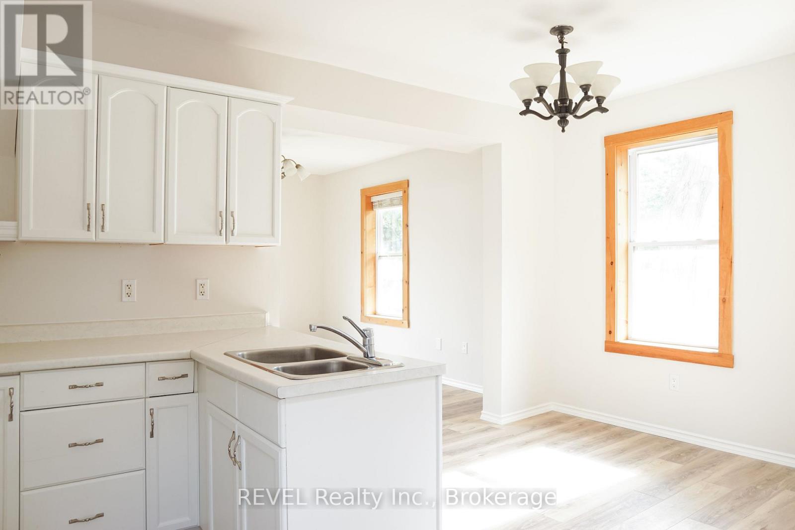 387 GLENDALE AVENUE, St. Catharines, Ontario