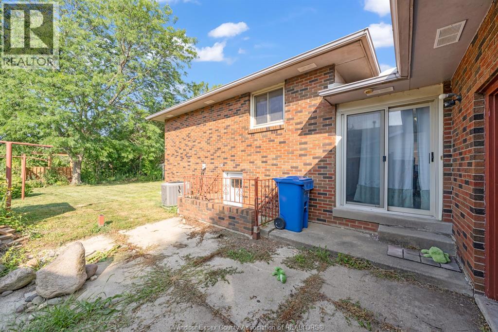 3003 Regis Avenue, Windsor, Ontario  N8R 1T7 - Photo 7 - 26020641