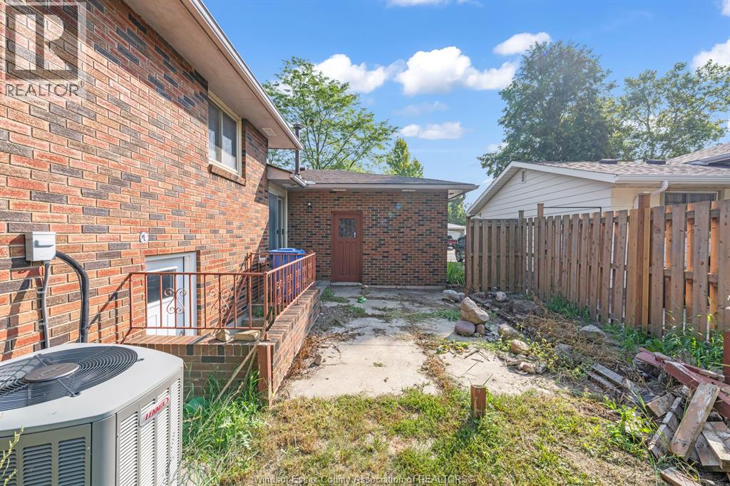 3003 Regis Avenue, Windsor, Ontario  N8R 1T7 - Photo 8 - 26020641