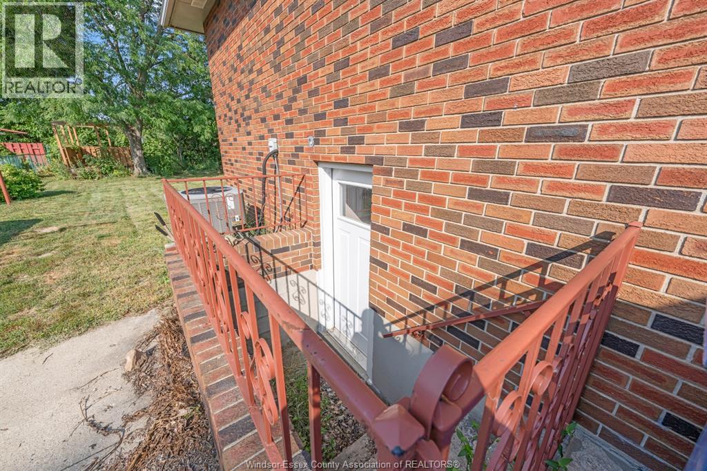 3003 Regis Avenue, Windsor, Ontario  N8R 1T7 - Photo 9 - 26020641