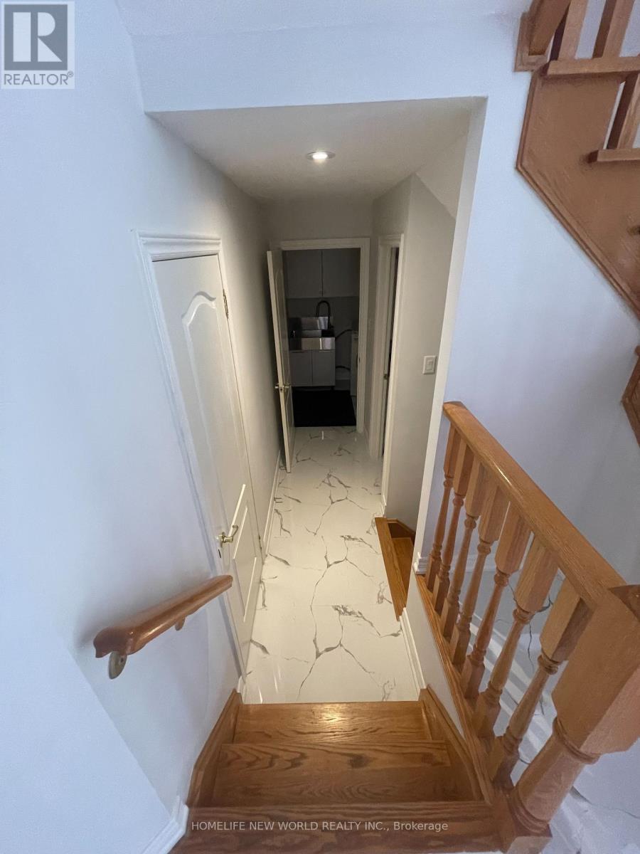 16 Brocton Avenue, Richmond Hill, Ontario  L4E 4T2 - Photo 12 - N13653396