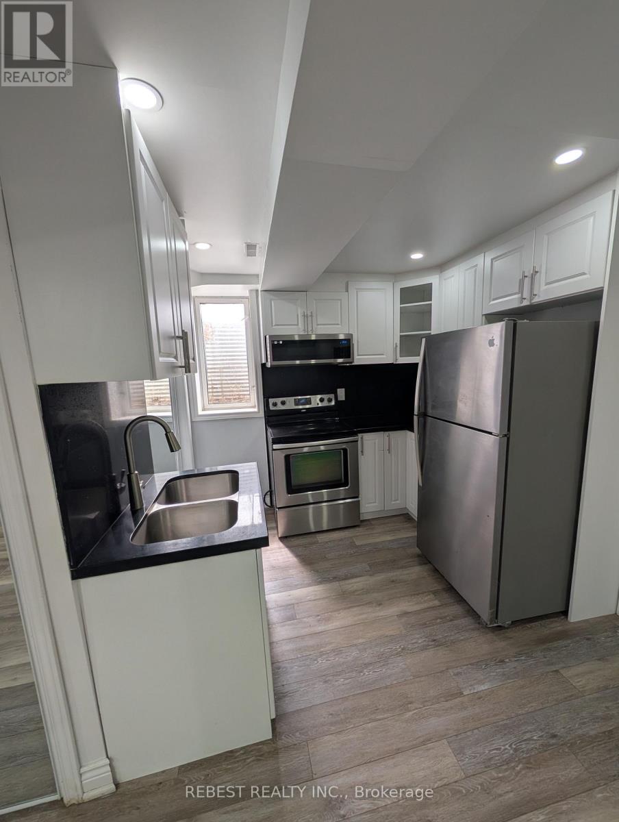 Basement - 2 Trillium Court, Brampton, Ontario  L6S 3L2 - Photo 2 - W13706744