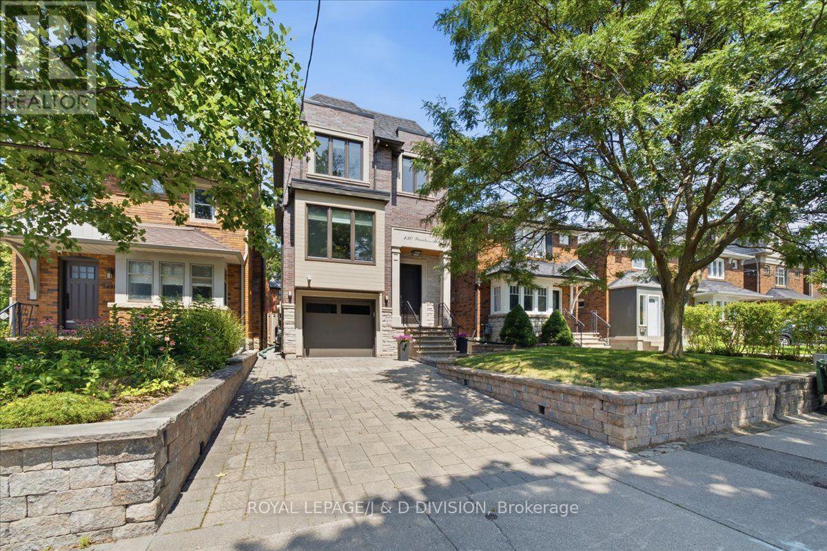 130 WANLESS AVENUE, Toronto, Ontario