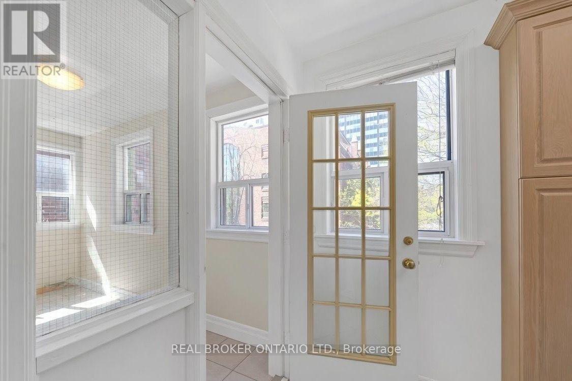 2 - 12 Foxbar Road, Toronto, Ontario  M4V 2G6 - Photo 10 - C13707502