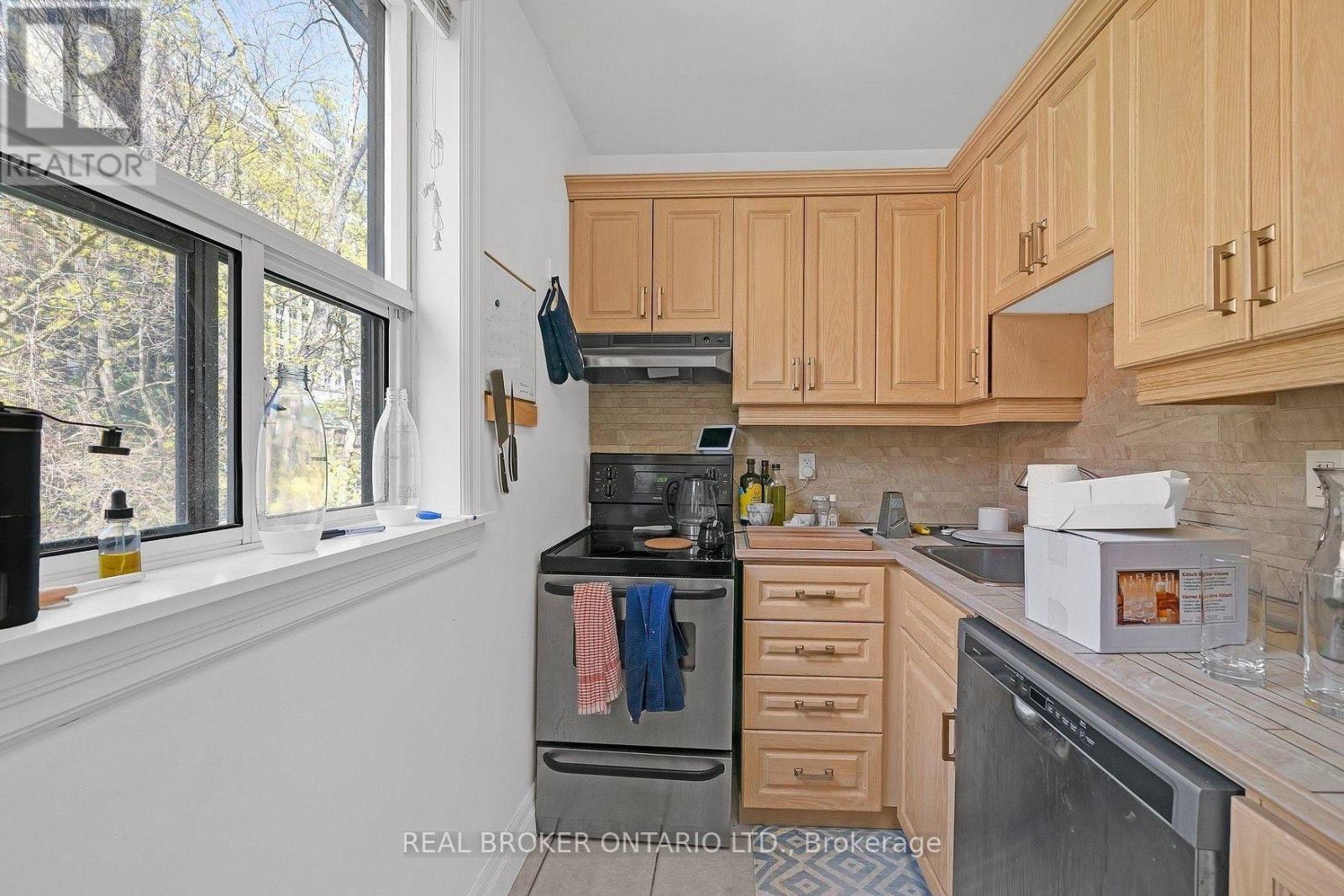 2 - 12 Foxbar Road, Toronto, Ontario  M4V 2G6 - Photo 12 - C13707502