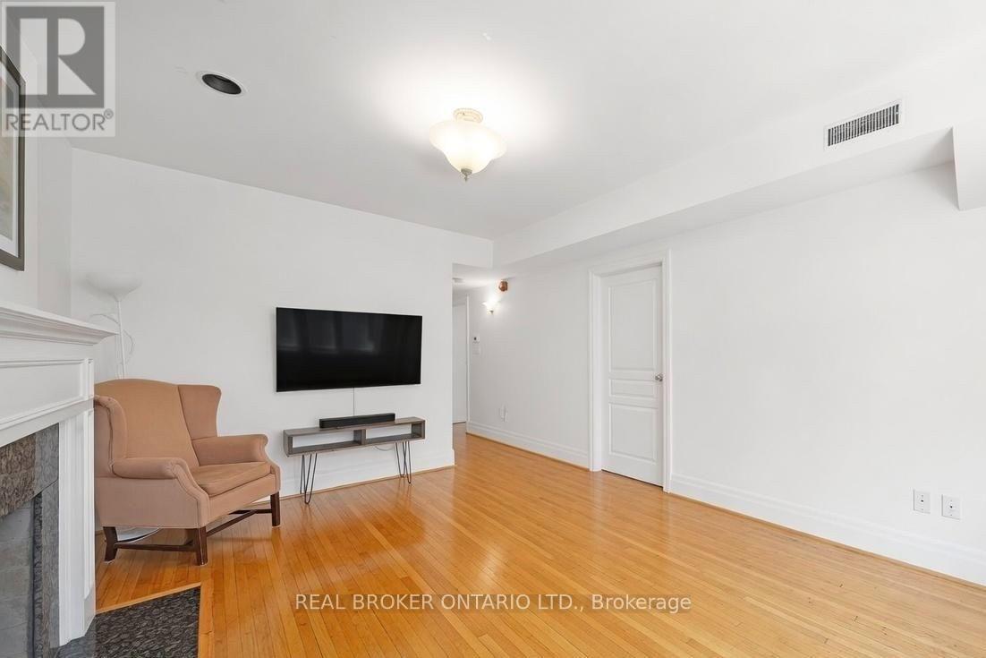 2 - 12 Foxbar Road, Toronto, Ontario  M4V 2G6 - Photo 6 - C13707502