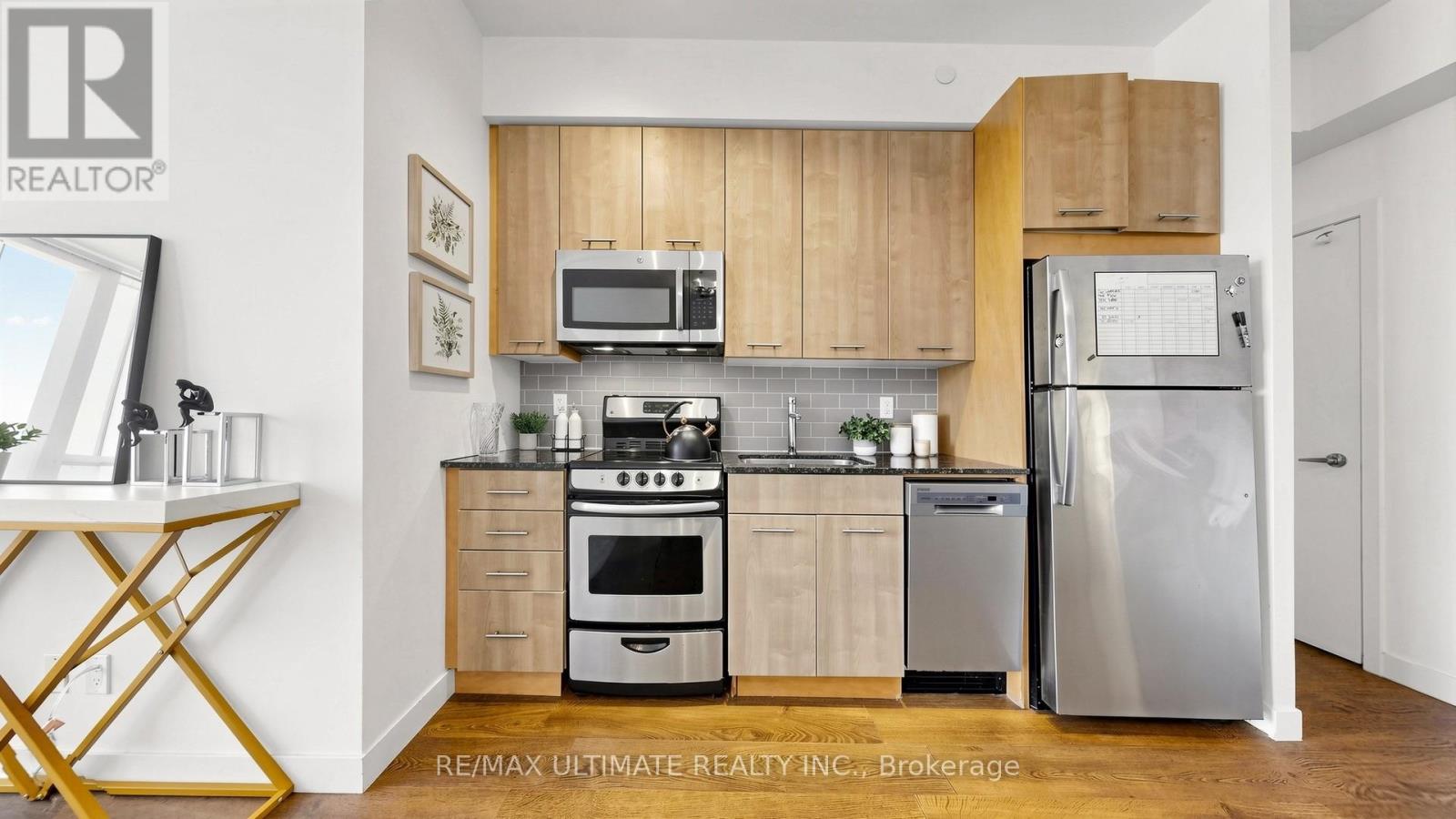 404 - 2055 Danforth Avenue, Toronto, Ontario  M4C 1J8 - Photo 24 - E13707220