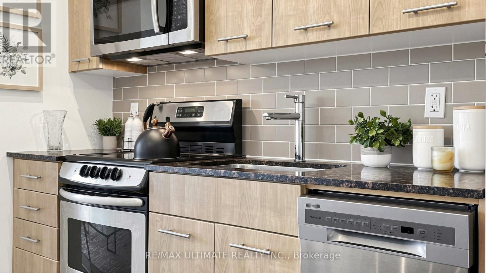 404 - 2055 Danforth Avenue, Toronto, Ontario  M4C 1J8 - Photo 26 - E13707220