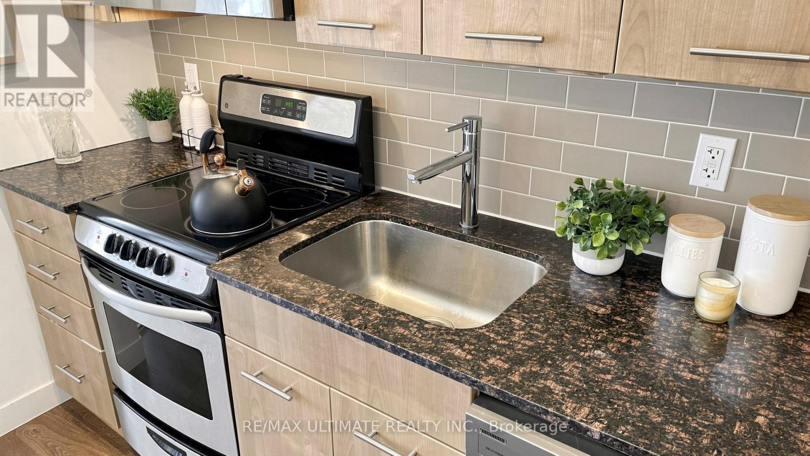 404 - 2055 Danforth Avenue, Toronto, Ontario  M4C 1J8 - Photo 27 - E13707220