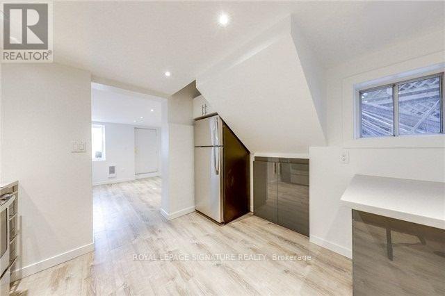 Lower - 22 Curzon Street, Toronto, Ontario M4M 3B4 - Photo 16 - E13707414