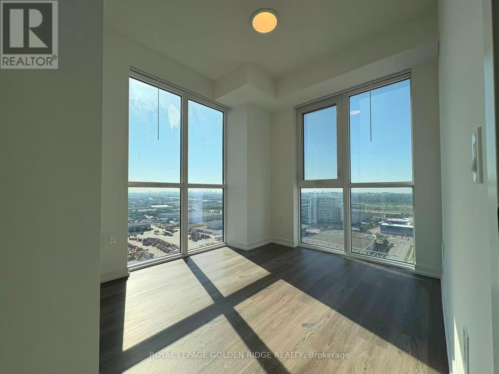 2510 - 28 Interchange Way, Vaughan, Ontario  L4K 5Z7 - Photo 2 - N13707236