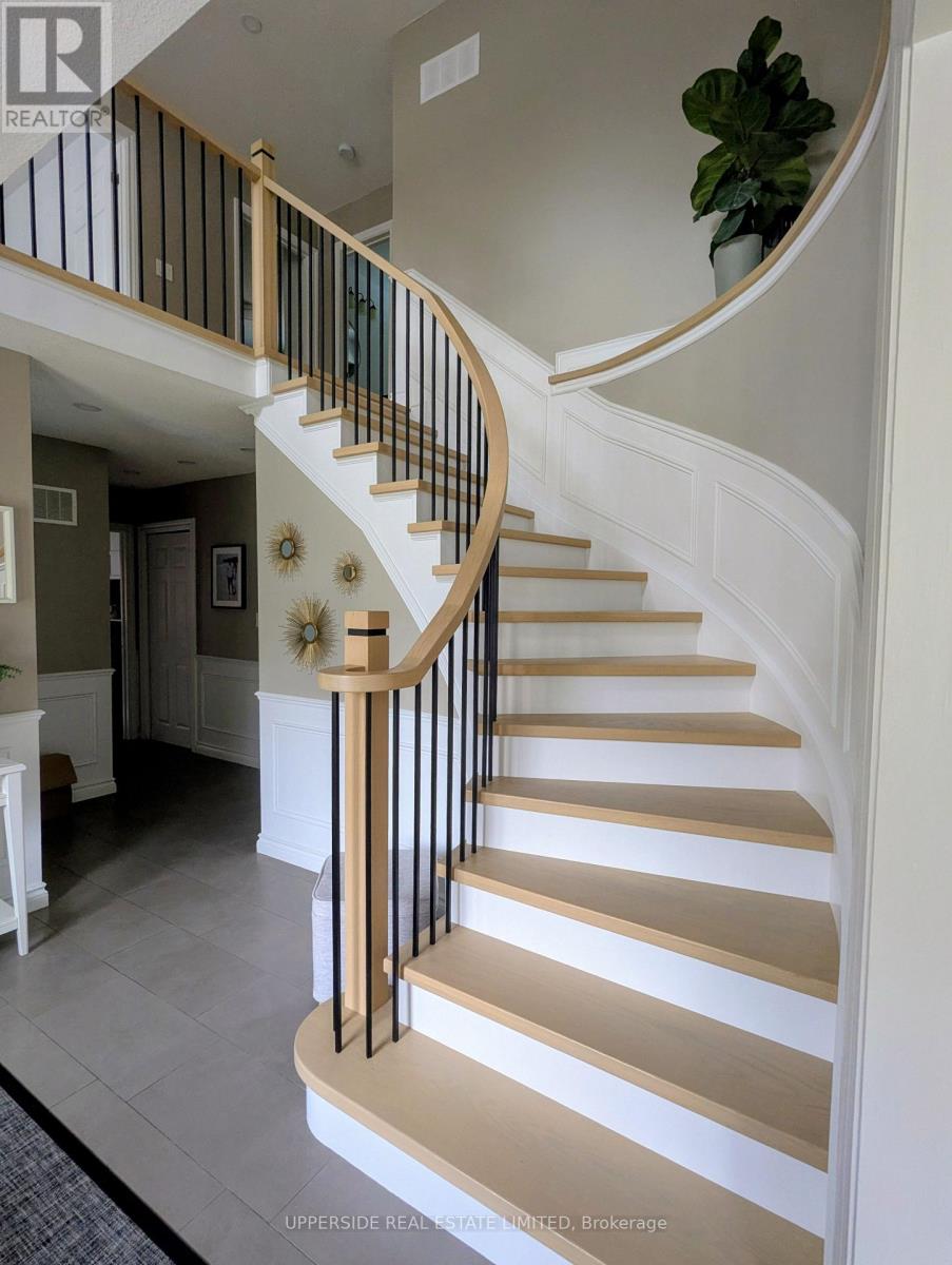 1055 Easthill Court, Newmarket, Ontario L3Y 5V4 - Photo 3 - N13707322