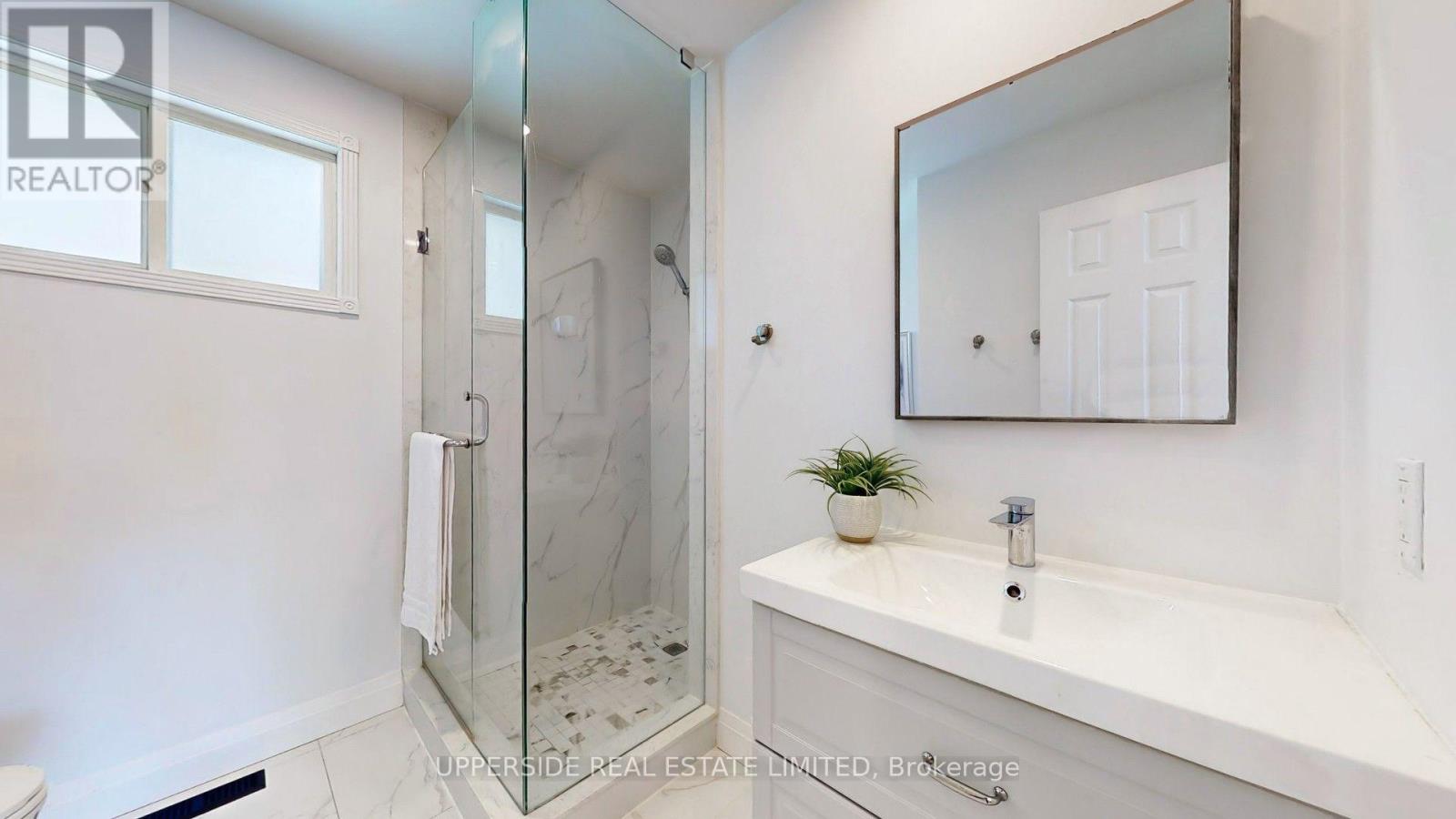 1055 Easthill Court, Newmarket, Ontario L3Y 5V4 - Photo 6 - N13707322