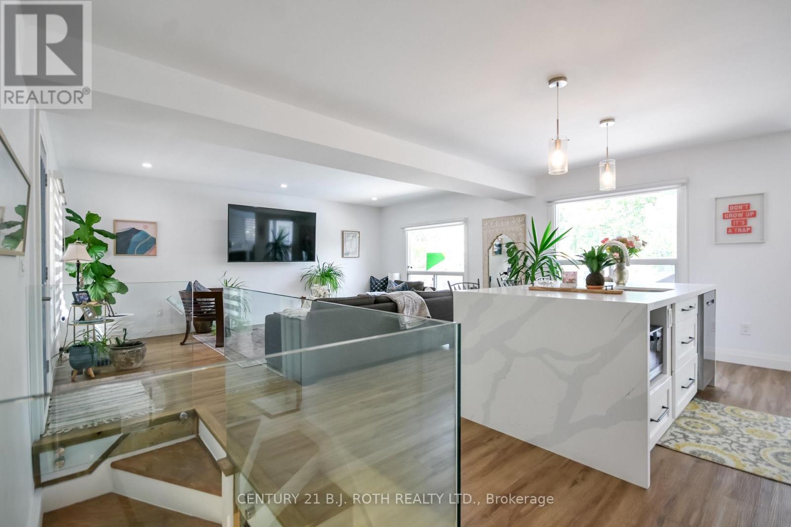 7 Wesley Street, Barrie, Ontario L4N 2A4 - Photo 11 - S13707316