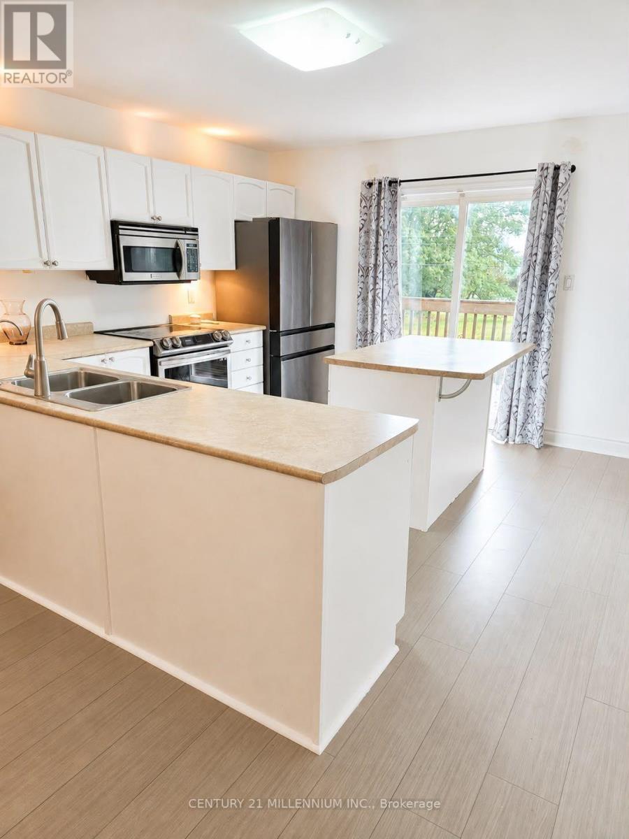 89 Masters Drive, Barrie, Ontario  L4M 6W8 - Photo 3 - S13706766