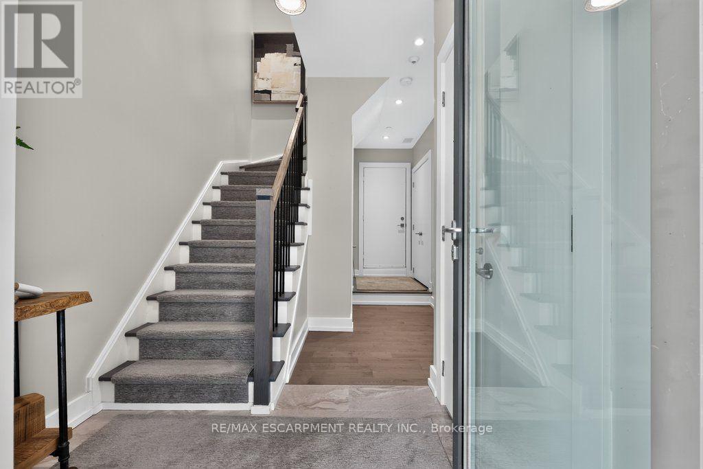 21 Godfreys Lane, Mississauga, Ontario  L5H 2T1 - Photo 3 - W13707246